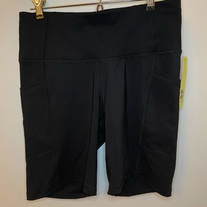 Target/All In Motion: SCULPTED Streamline 7” Short